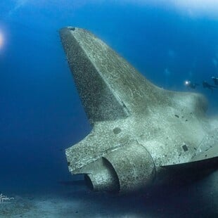 Eerie abandoned passenger plane sits on floor of Red Sea