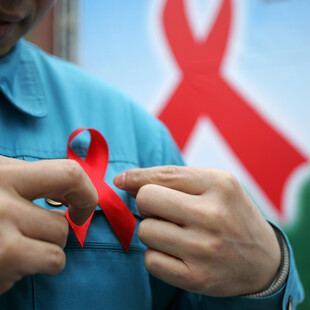 Σύλλογος Οροθετικών: Τέλος στην εργασιακή αυθαιρεσία ενάντια σε άτομα που ζουν με HIV
