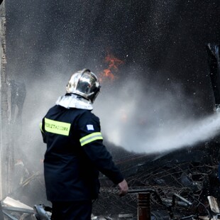 Μέγαρα: Νεκρός εντοπίστηκε νεαρός άνδρας- Μετά από πυρκαγιά σε εγκαταλελειμμένο κτίριο 