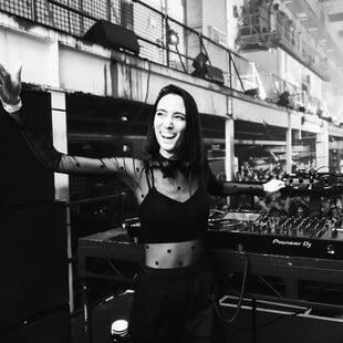 Amelie Lens: «Το dancefloor έχει τη δυνατότητα να είναι μια ισχυρή δύναμη αλλαγής»