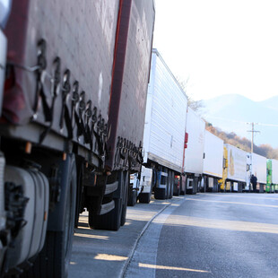 Απαγόρευση κυκλοφορίας φορτηγών άνω των 3,5 τόνων από σήμερα έως και Τρίτη του Πάσχα
