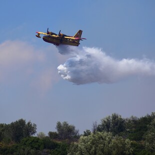 Φωτιά στην Άρτα- Επιχειρούν 4 αεροσκάφη