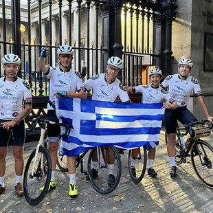 Ποδηλατούν για δεύτερη φορά Λονδίνο - Αθήνα για την επιστροφή των Γλυπτών του Παρθενώνα 