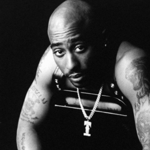 Tupac Shakur: Έδωσαν το όνομά του σε δρόμο 27 χρόνια μετά τη δολοφονία του 