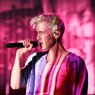 CHECK Η ανέμελη queer ποπ του Troye Sivan 