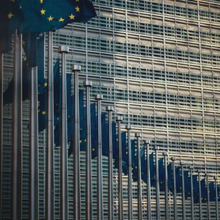 Ευρωπαϊκή Επιτροπή: Εγκρίνει την επαναφορά του «Ηρακλή» στις τράπεζες
