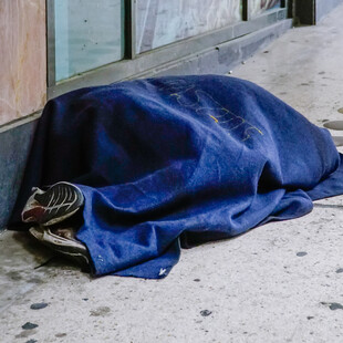 Κακοκαιρία: Ο δήμος Αθηναίων ανοίγει τους θερμαινόμενους χώρους για τους άστεγους