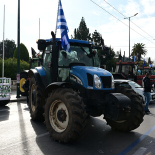 Αναχωρούν οι αγρότες από το Σύνταγμα