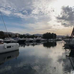 Σύγκρουση σκαφών στη Μαρίνα Αλίμου - Μια 35χρονη τραυματίστηκε ελαφρά