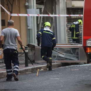 Ισχυρή έκρηξη βόμβας σε κάβα ποτών στην Καλλιθέα