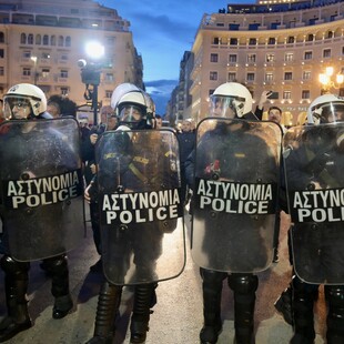 Σταύρωση και αποκαθήλωση στη Σαλονίκη 