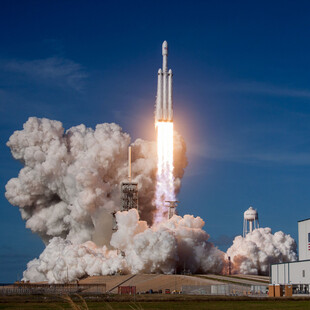 Η SpaceX σχεδιάζει να πουλήσει δορυφορικές συνδέσεις λέιζερ