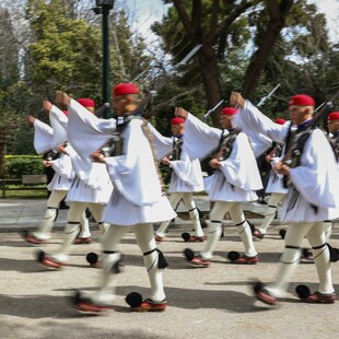 Μενδώνη για 25η Μαρτίου: Η Ελλάδα ενωμένη και ισχυρή να προχωρεί μπροστά