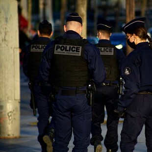 Γαλλία: Κλίμα φόβου ενόψει του Πάσχα - Αστυνομικοί έξω από όλες τις εκκλησίες
