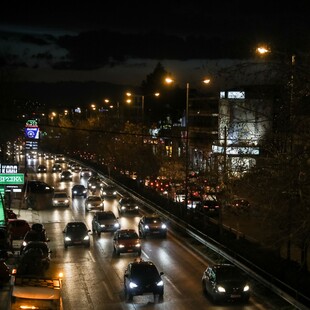 Κλειστή η Μεσογείων στο ύψος του Σταυρού μετά από τηλεφώνημα για εκρηκτικό μηχανισμό σε σούπερ μάρκετ