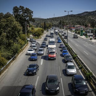 Συνεχίζεται η ταλαιπωρία για τους εκδρομείς- Ιδιαίτερα αυξημένη η κίνηση στην Εθνική οδό Αθηνών-Κορίνθου
