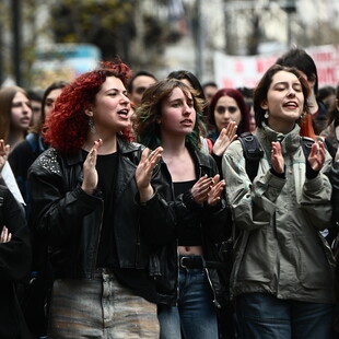 Έρευνα διαΝΕΟσις: Tι πιστεύουν σήμερα οι Έλληνες - Οι θέσεις της κοινωνίας για οικογένεια, μεταναστευτικό και τεχνολογία