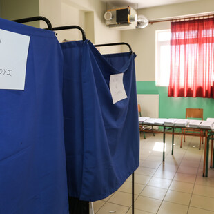 Politico: Το διακύβευμα των Ευρωεκλογών για τα ελληνικά κόμματα