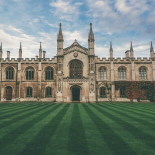 Το Πανεπιστήμιο του Cambridge απαγορεύει το φλερτ και τη σύναψη σεξουαλικών σχέσεων ανάμεσα σε φοιτητές και καθηγητές