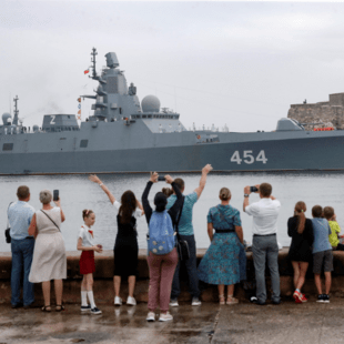 Ρωσικά πολεμικά πλοία στο λιμάνι της Αβάνας υπό το άγρυπνο βλέμμα της Ουάσινγκτον