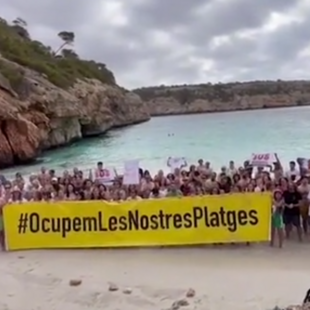 Μαγιόρκα: Εξοργισμένοι κάτοικοι έδιωξαν τουρίστες από παραλία - Τους φώναζαν να φύγουν