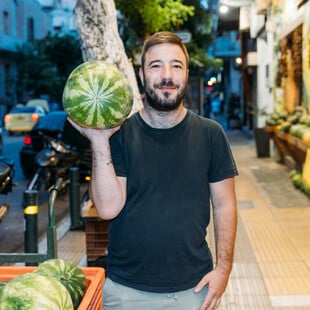 Στα Μαναβάκια μπορείς να βρεις φρούτα και στις τρεις τα ξημερώματα