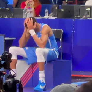 Τα δάκρυα λύτρωσης του Γιάννη Αντετοκούνμπο μετά την πρόκριση στους Ολυμπιακούς Αγώνες