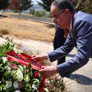 «Υπαινίσσεται εδαφικές διεκδικήσεις» λέει η Αθήνα για το «παρών» του προέδρου της Αλβανίας στο μνημείο των Τσάμηδων