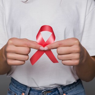 Ασθενής πιθανόν θεραπεύτηκε από τον HIV μετά από μεταμόσχευση βλαστικών κυττάρων, λένε οι ερευνητές