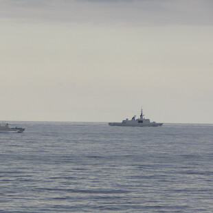 Μίνι κρίση στην Κάσο: Τουρκικά πολεμικά περιπολούν ιταλικό σκάφος που ποντίζει καλώδια
