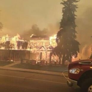 Φωτιές στον Καναδά: Με κλάματα ανακοίνωσε την καταστροφή του Τζάσπερ η κυβερνήτης