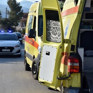 Σαλαμίνα: Μετωπική σύγκρουση 2 ΙΧ - Σοβαρά τραυματισμένος ένας 16χρονος