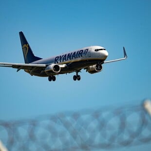 Ryanair: Αύξηση στις περιπτώσεις κακής συμπεριφοράς επιβατών λόγω ναρκωτικών και αλκοόλ