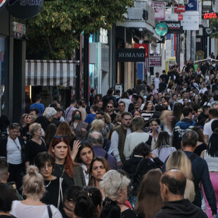 Οι Έλληνες είναι οι πιο δυσαρεστημένοι πολίτες για στέγαση, υγεία, παιδεία, μεταφορές, βιοτικό επίπεδο