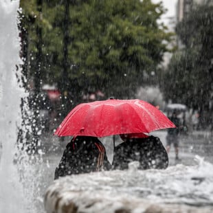 Κακοκαιρία ΑΤΕΝΑ: Ποιες περιοχές αναμένουν ισχυρές καταιγίδες σήμερα - Πότε θα βρέξει στην Αττική 