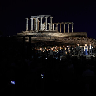 Ο νέος φωτισμός στον ναό του Ποσειδώνα στο Σούνιο από την Ελευθερία Ντεκώ