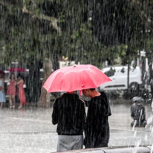 Ο καιρός σήμερα: Βροχές και καταιγίδες σε έξι περιοχές