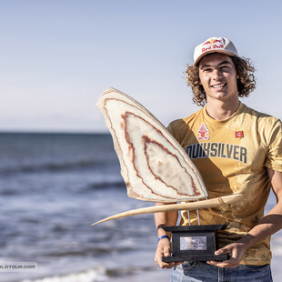 O Red Bull αθλητής Lennart Neubauer πήρε παγκόσμια πρωτιά στο Fuerteventura PWA World Cup