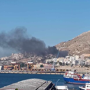 Υπό μερικό έλεγχο έχει τεθεί η φωτιά στο Πέραμα