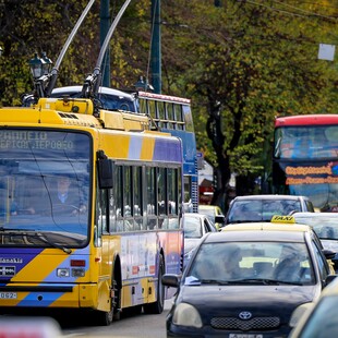 Η κίνηση στους δρόμους: Μεγάλα προβλήματα σε Αττική Οδό και Κηφισό