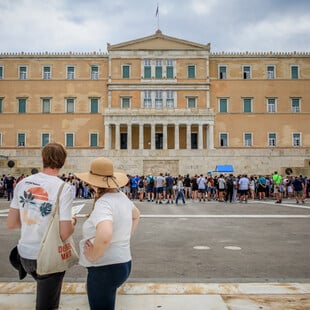 Ευρωβαρόμετρο: Τελευταία η Ελλάδα στην ΕΕ των 27- «Δεν προστατεύεται το κράτος δικαίου»