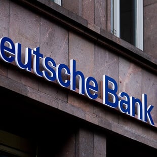 Deutche Bank: Απολύθηκαν πάνω από 100 διευθυντικά στελέχη