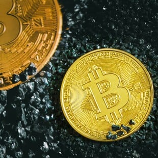 Το Bitcoin σπάει το φράγμα των 100.000 δολαρίων για πρώτη φορά