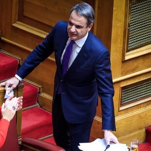 Κυριάκος Μητσοτάκης: Αποχώρησε από τη Βουλή λόγω πόνου στη μέση