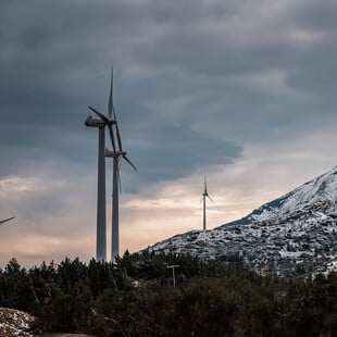 Αιολικά στα Βαρδούσια Όρη: Όταν το κράτος αναιρεί το κράτος