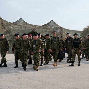 Μητσοτάκης: Φιλόδοξο στεγαστικό πρόγραμμα για τα στελέχη των Ενόπλων Δυνάμεων