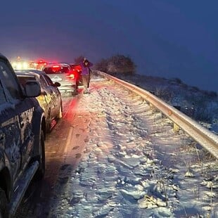 Δήμαρχος Αράχωβας για μποτιλιάρισμα: Μεγάλο αυτοκίνητο οδικής βοήθειας δεν είχε αλυσίδες και έκλεισε τις δύο λωρίδες