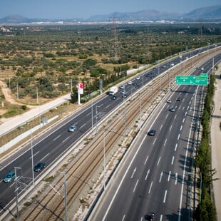 Συνελήφθη ο οδηγός του φορτηγού που προκάλεσε σήμερα μεγάλη κυκλοφοριακή συμφόρηση στην Αττική Οδό