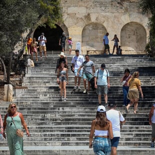 Γιατί οι δασμοί του Τραμπ θα φέρουν περισσότερους Αμερικανούς τουρίστες στην Ευρώπη