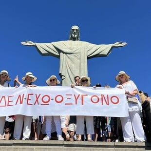 «Δεν έχω οξυγόνο»: Διαδηλώσεις σε δεκάδες πόλεις του πλανήτη για την τραγωδία των Τεμπών